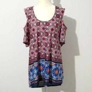 5/$25 RWC Floral Cutout Shoulder Top Large